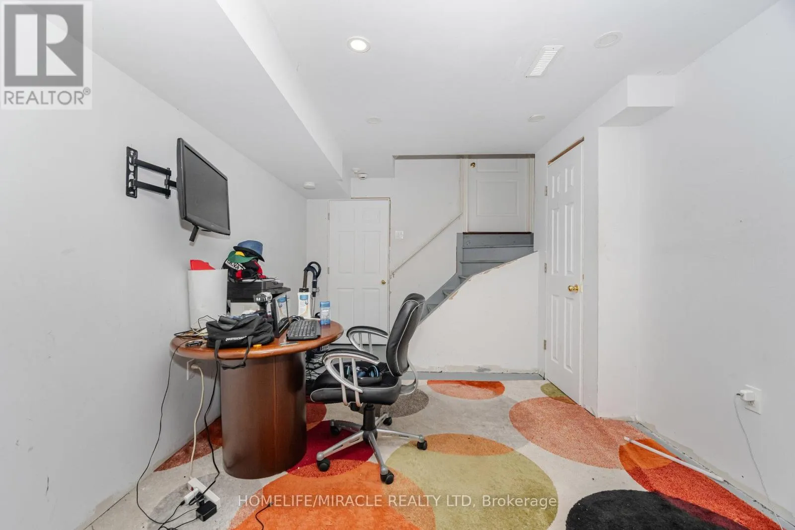 31 HOLLINGSWORTH CIRCLE