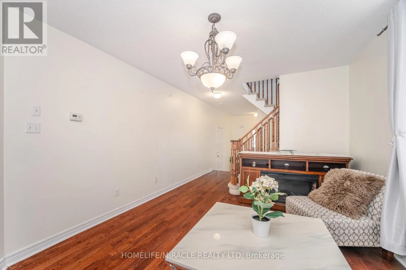 31 HOLLINGSWORTH CIRCLE