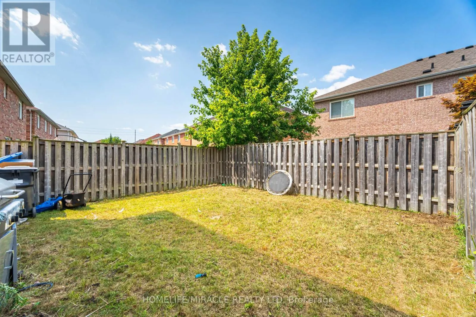 31 HOLLINGSWORTH CIRCLE