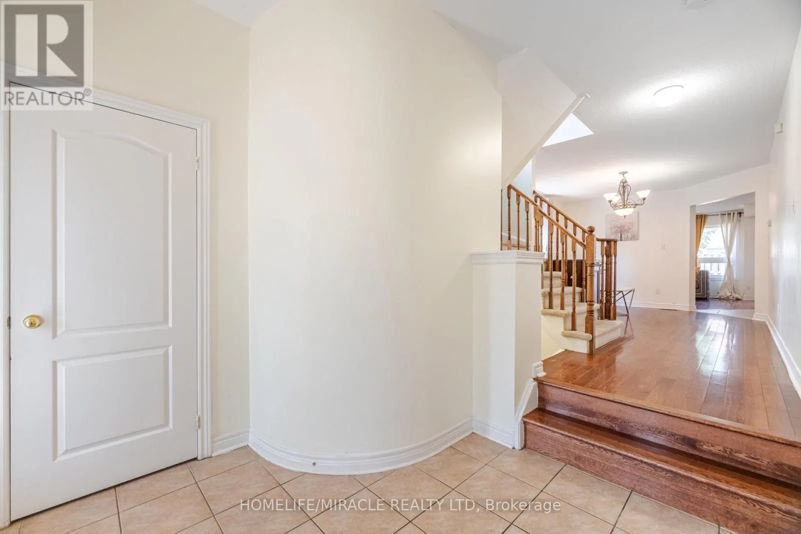 31 HOLLINGSWORTH CIRCLE