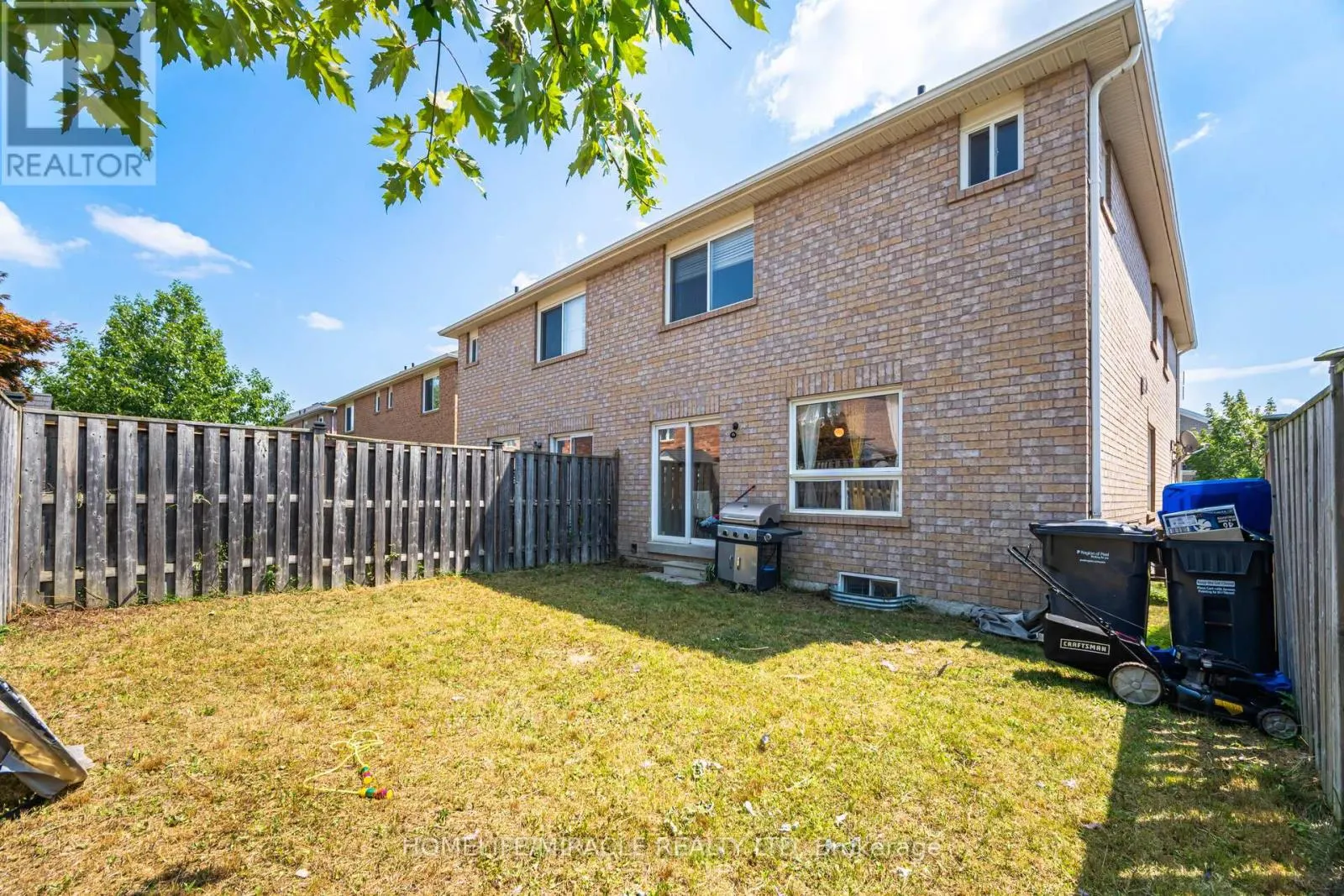 31 HOLLINGSWORTH CIRCLE