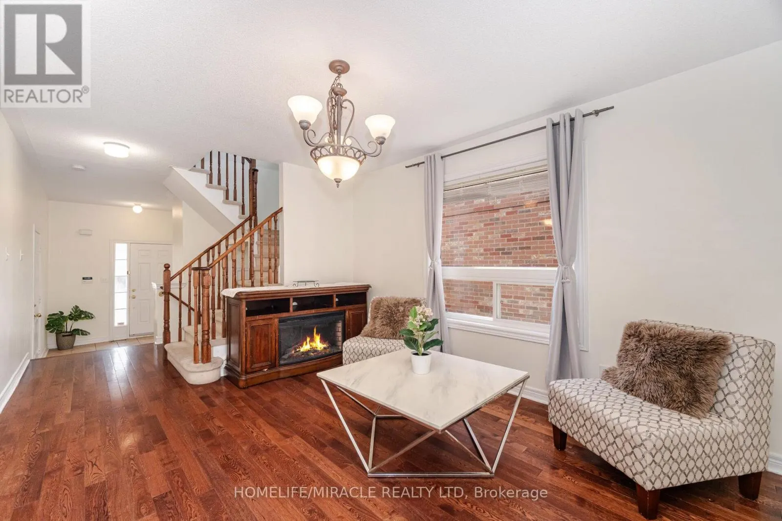 31 HOLLINGSWORTH CIRCLE