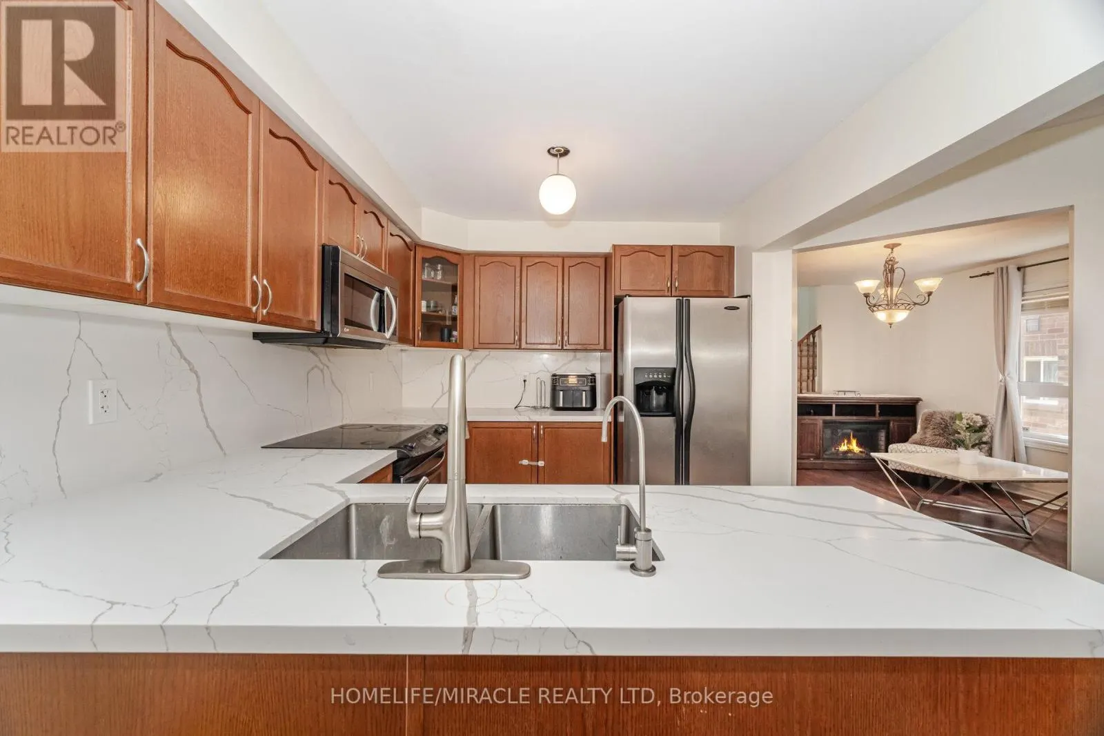 31 HOLLINGSWORTH CIRCLE