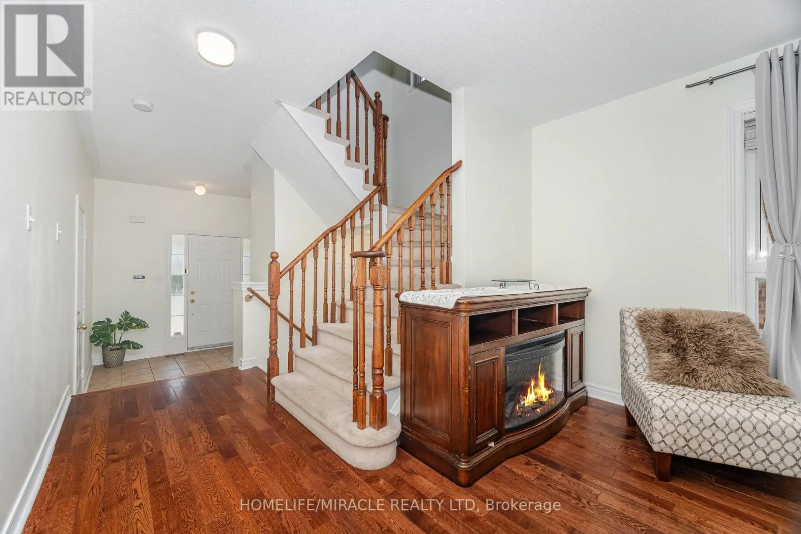 31 HOLLINGSWORTH CIRCLE