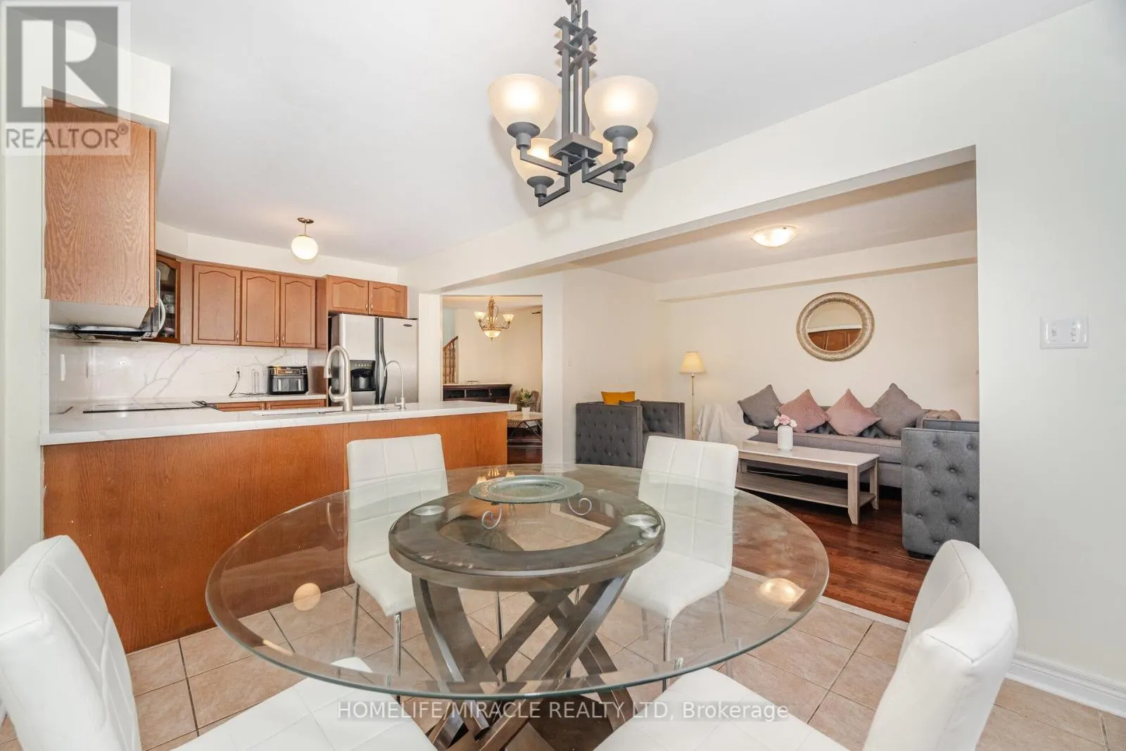 31 HOLLINGSWORTH CIRCLE