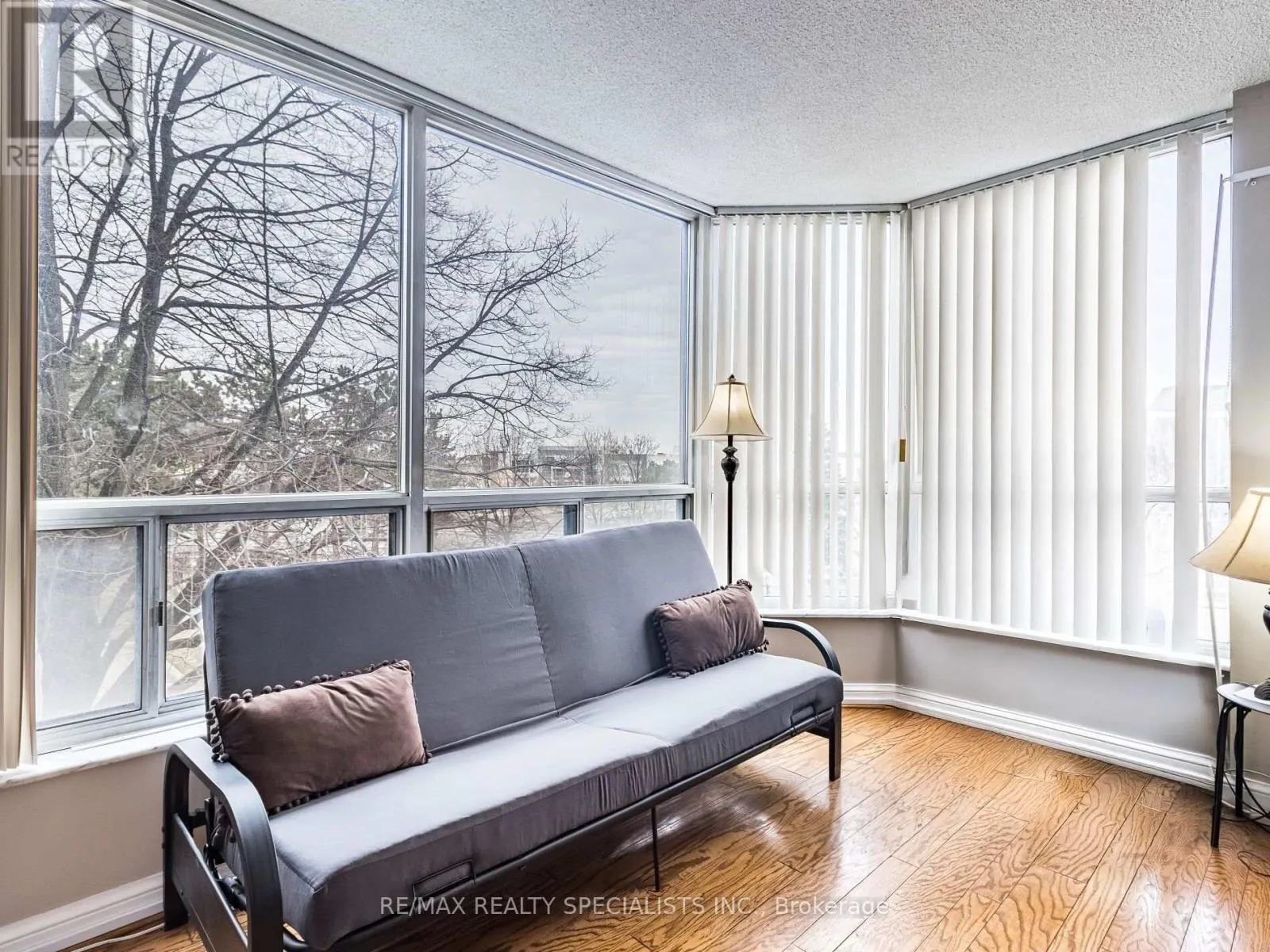 210 - 22 HANOVER ROAD