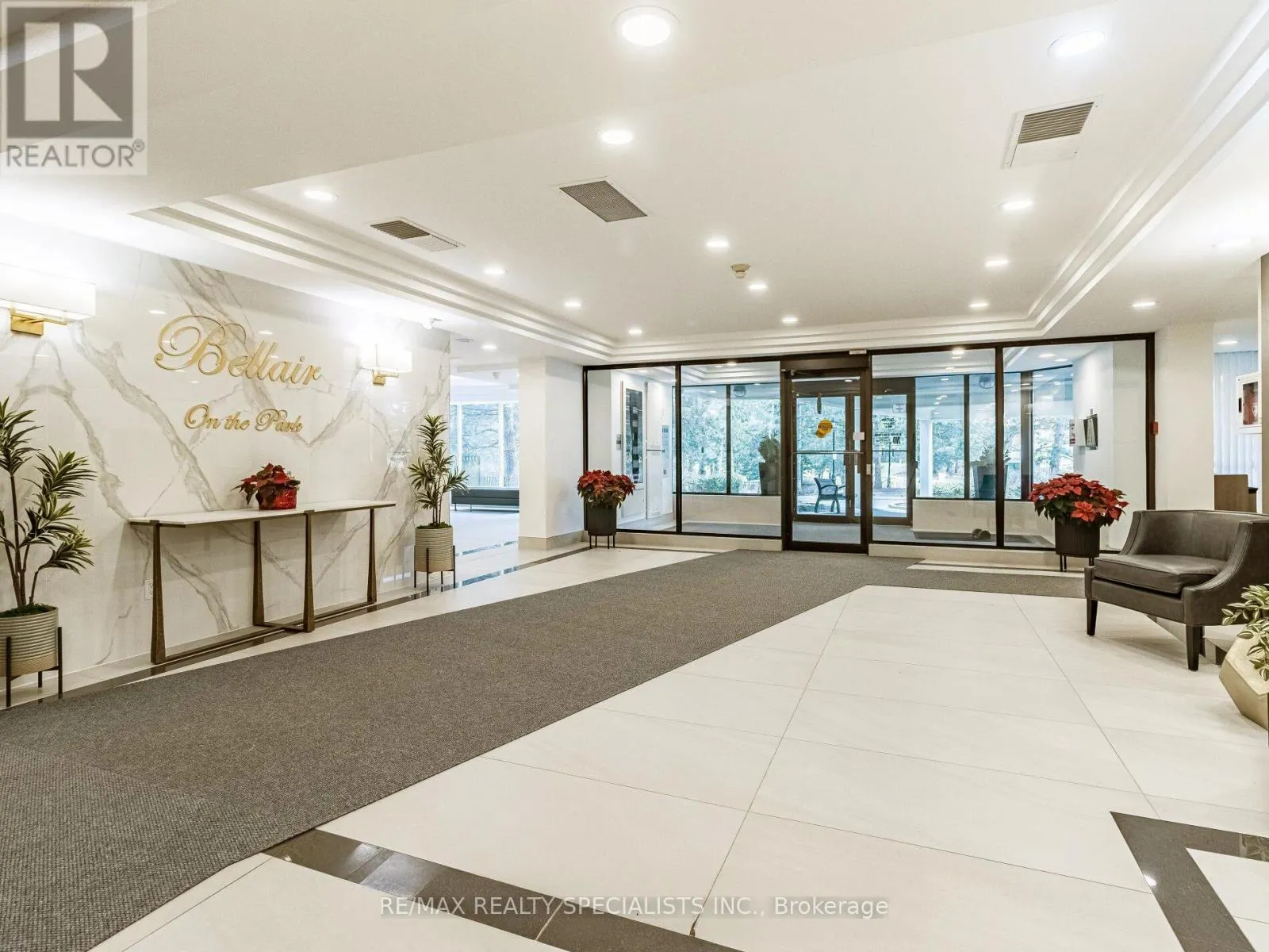 210 - 22 HANOVER ROAD