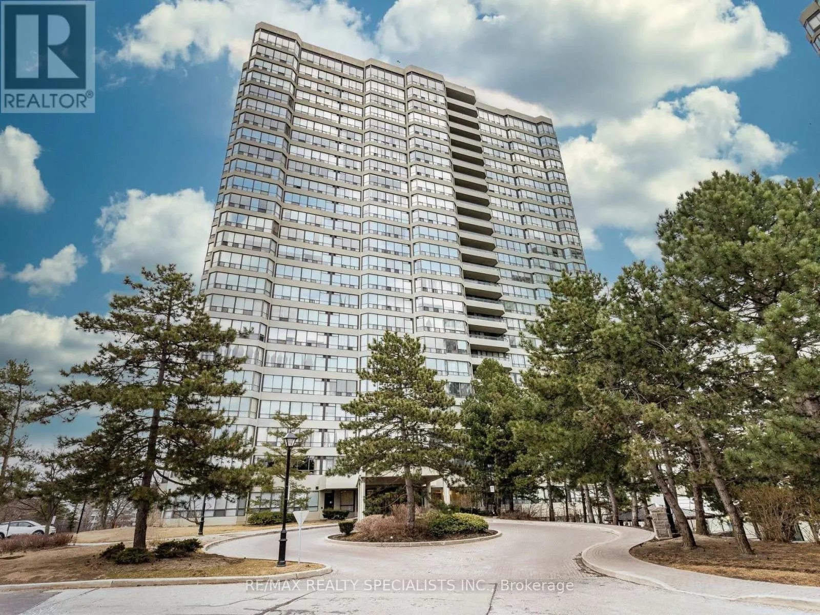 210 - 22 HANOVER ROAD