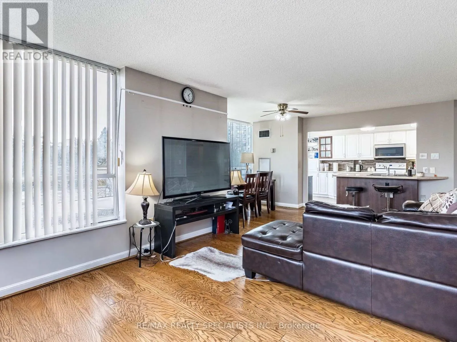 210 - 22 HANOVER ROAD