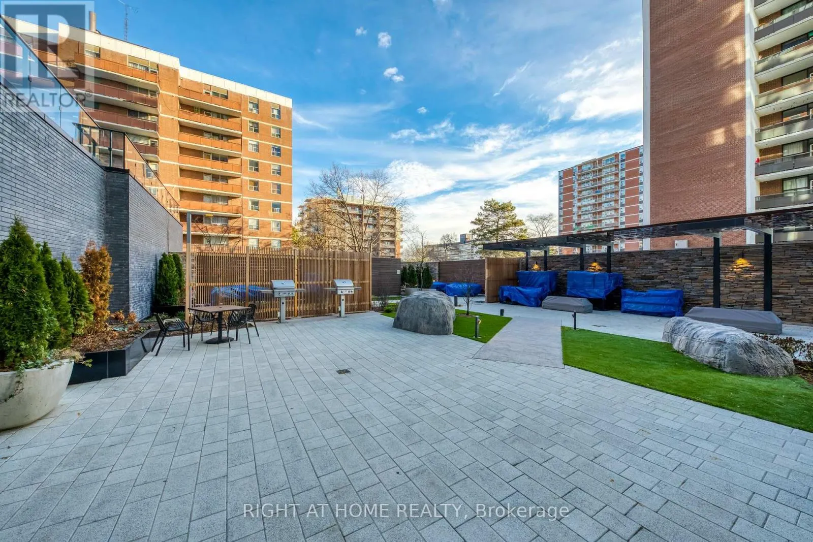 620 - 21 PARK STREET E