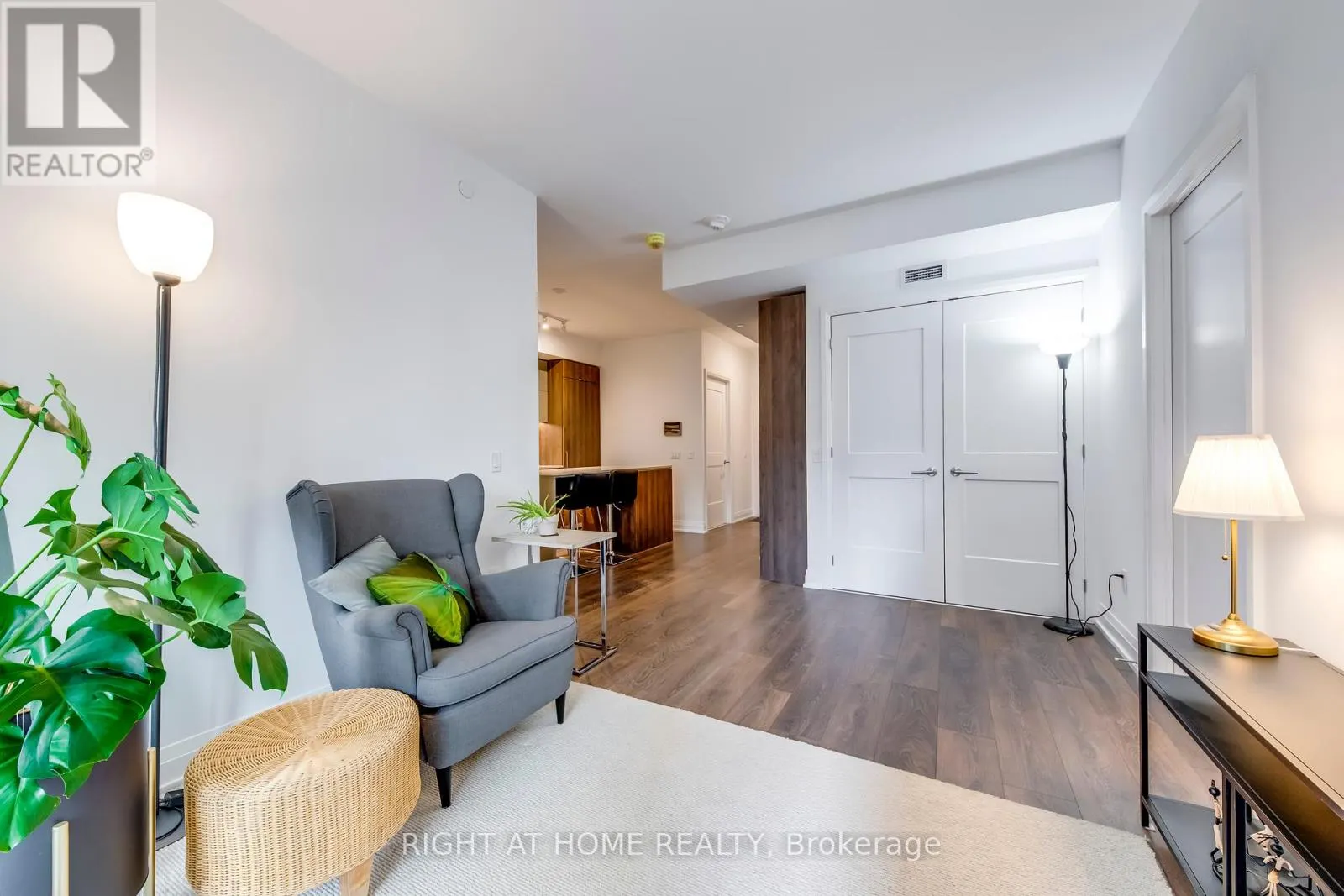 620 - 21 PARK STREET E