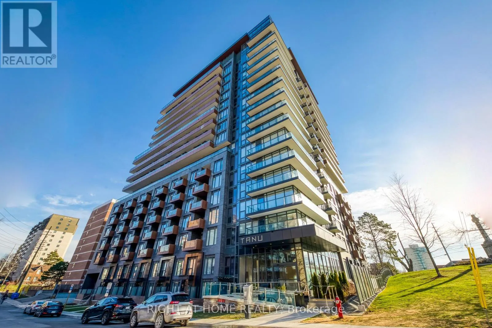 620 - 21 PARK STREET E