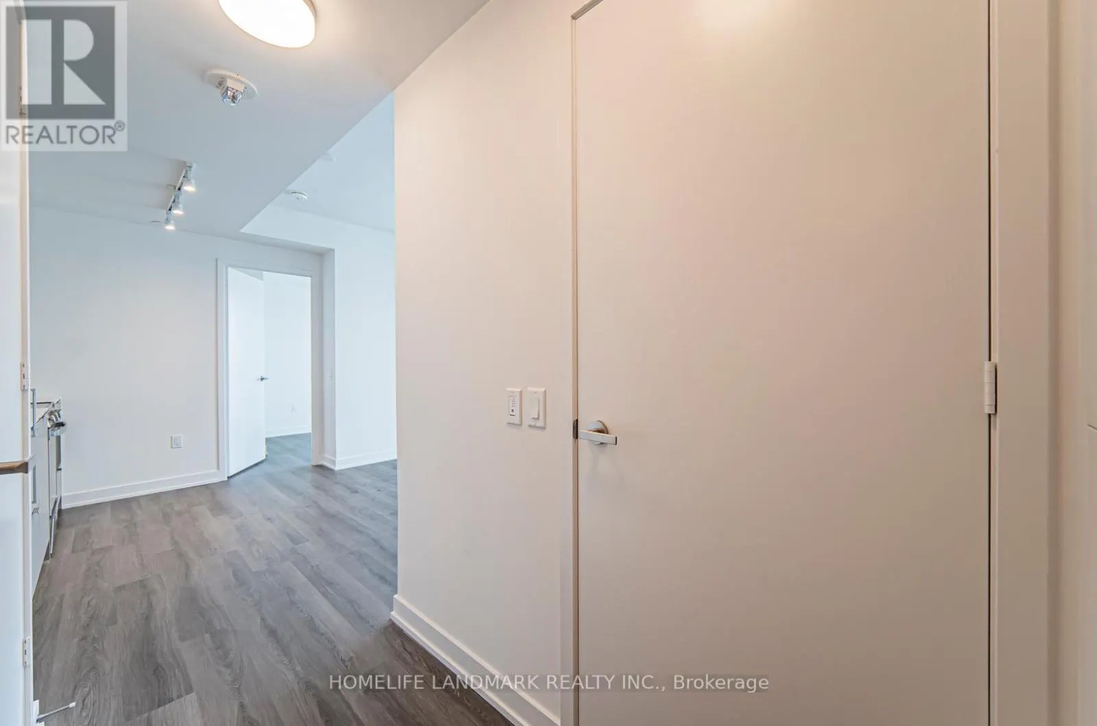 #1801 - 3883 QUARTZ ROAD
