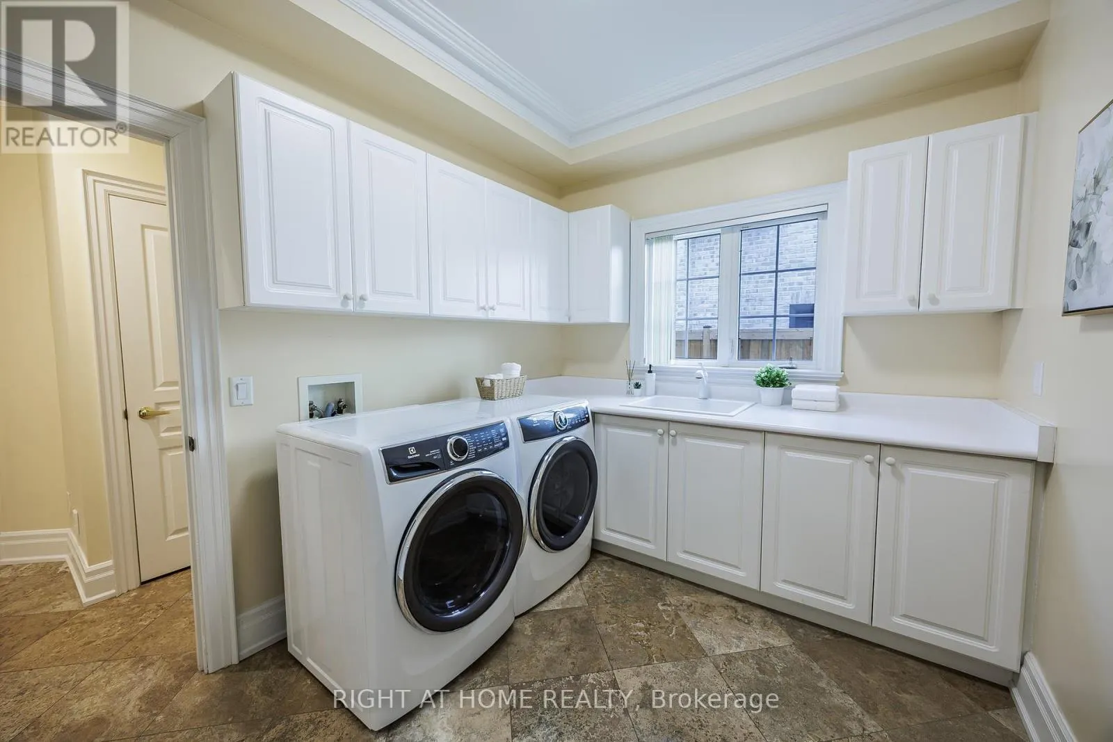 2 FAIRWAY ROAD