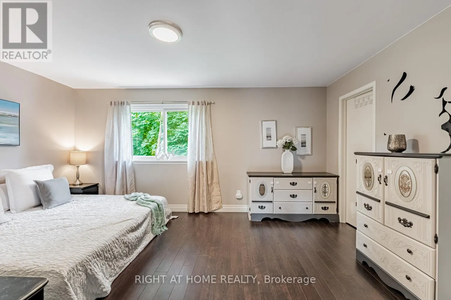19 - 345 MEADOWS BOULEVARD W