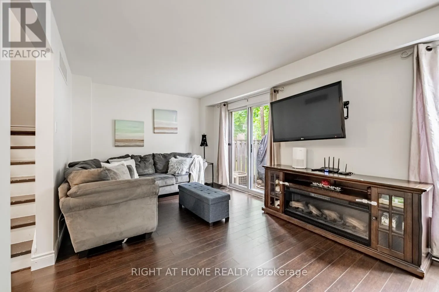19 - 345 MEADOWS BOULEVARD W