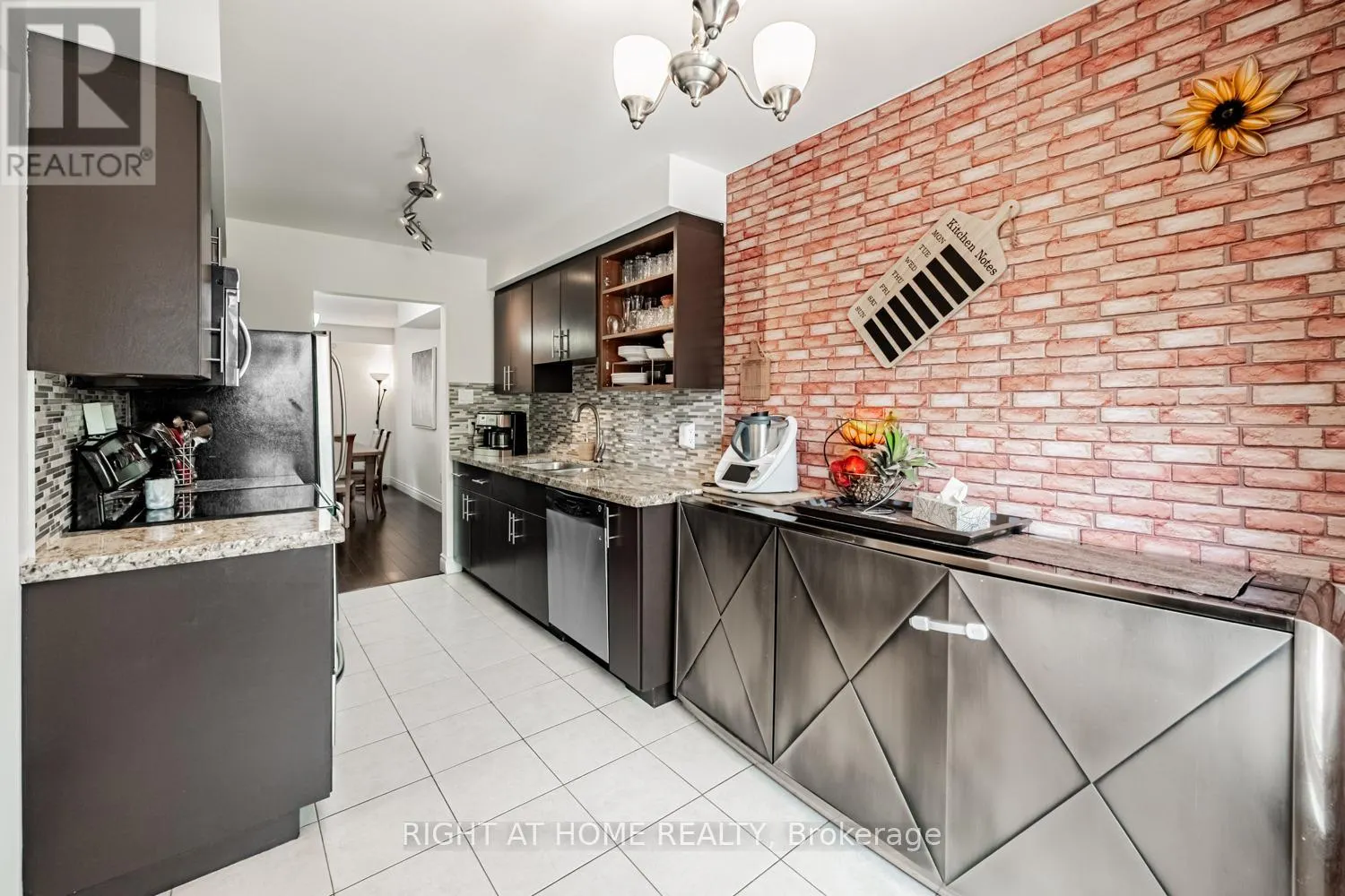 19 - 345 MEADOWS BOULEVARD W
