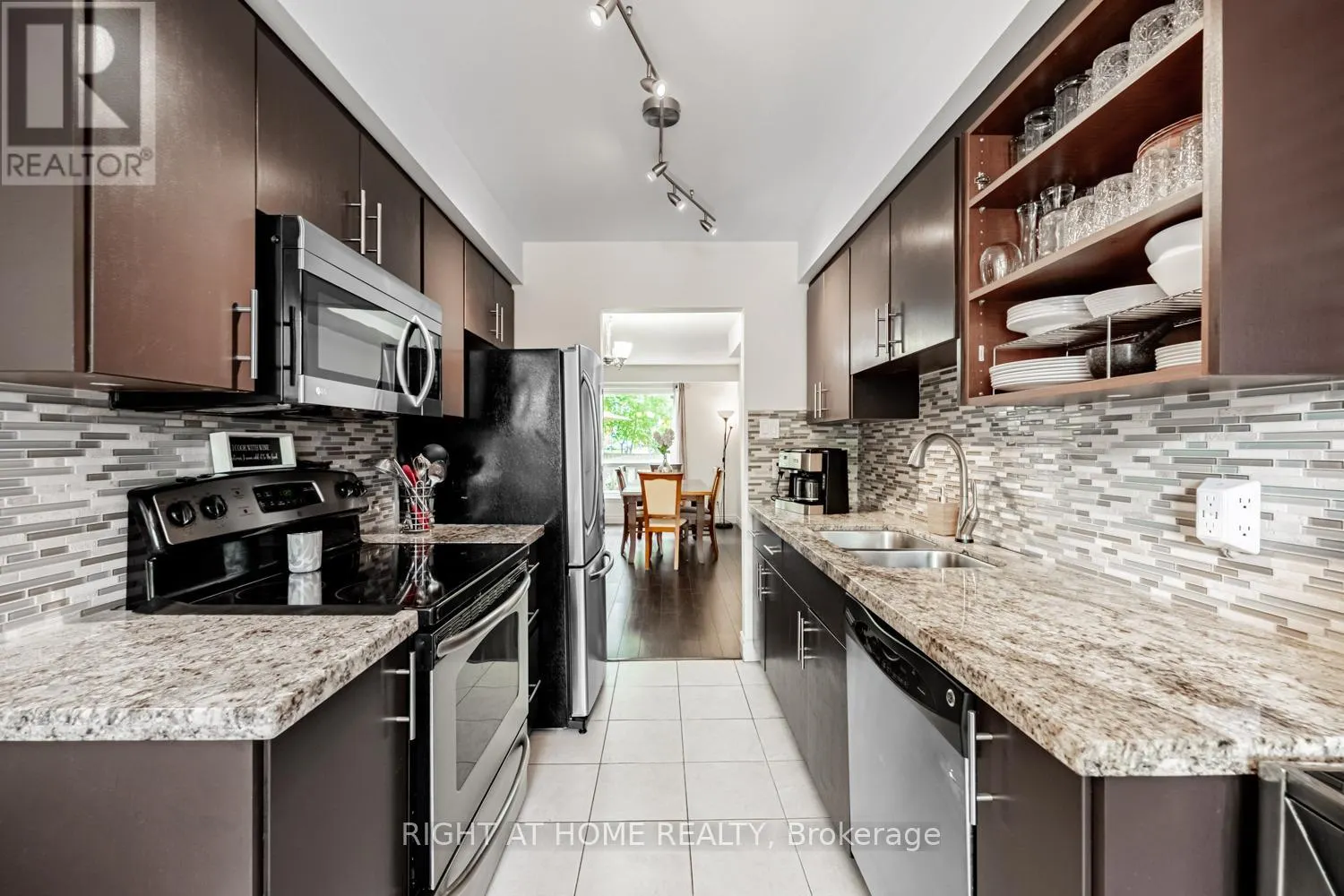 19 - 345 MEADOWS BOULEVARD W