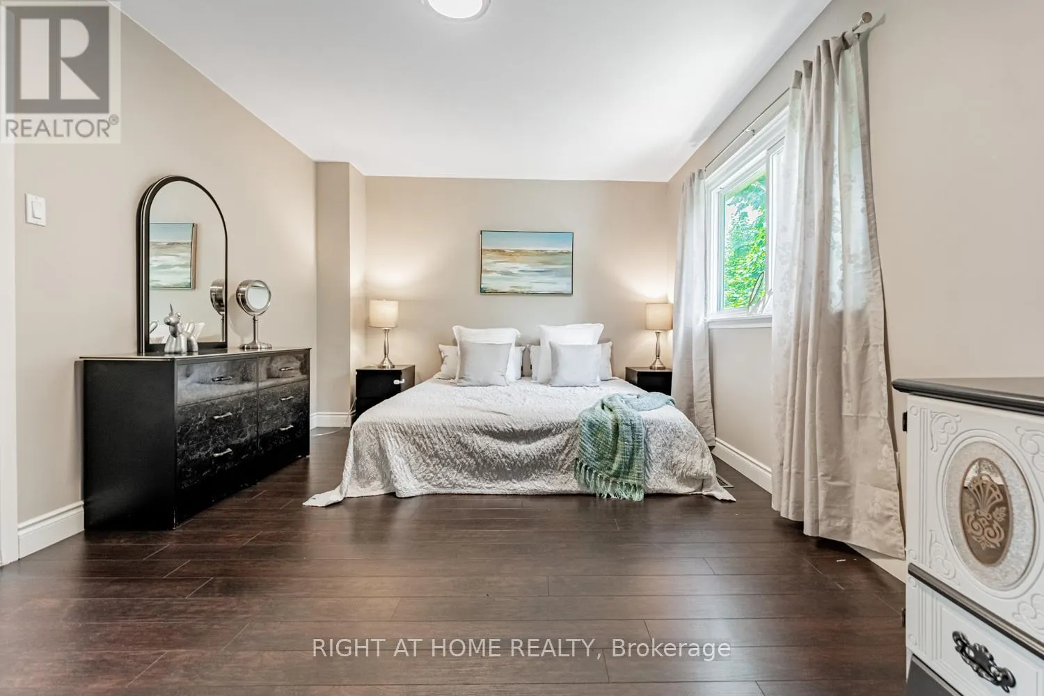 19 - 345 MEADOWS BOULEVARD W