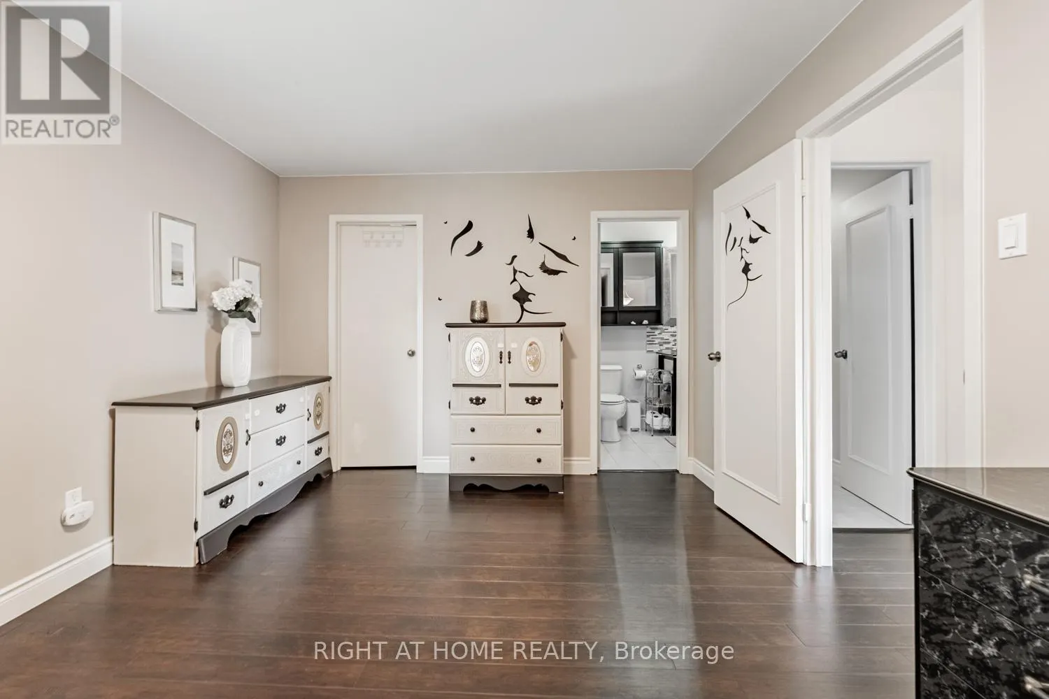 19 - 345 MEADOWS BOULEVARD W