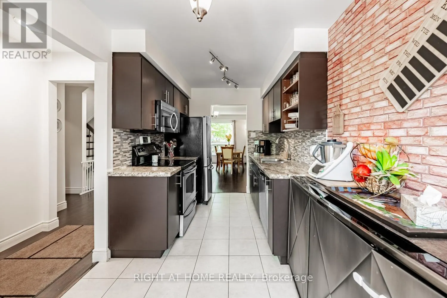 19 - 345 MEADOWS BOULEVARD W