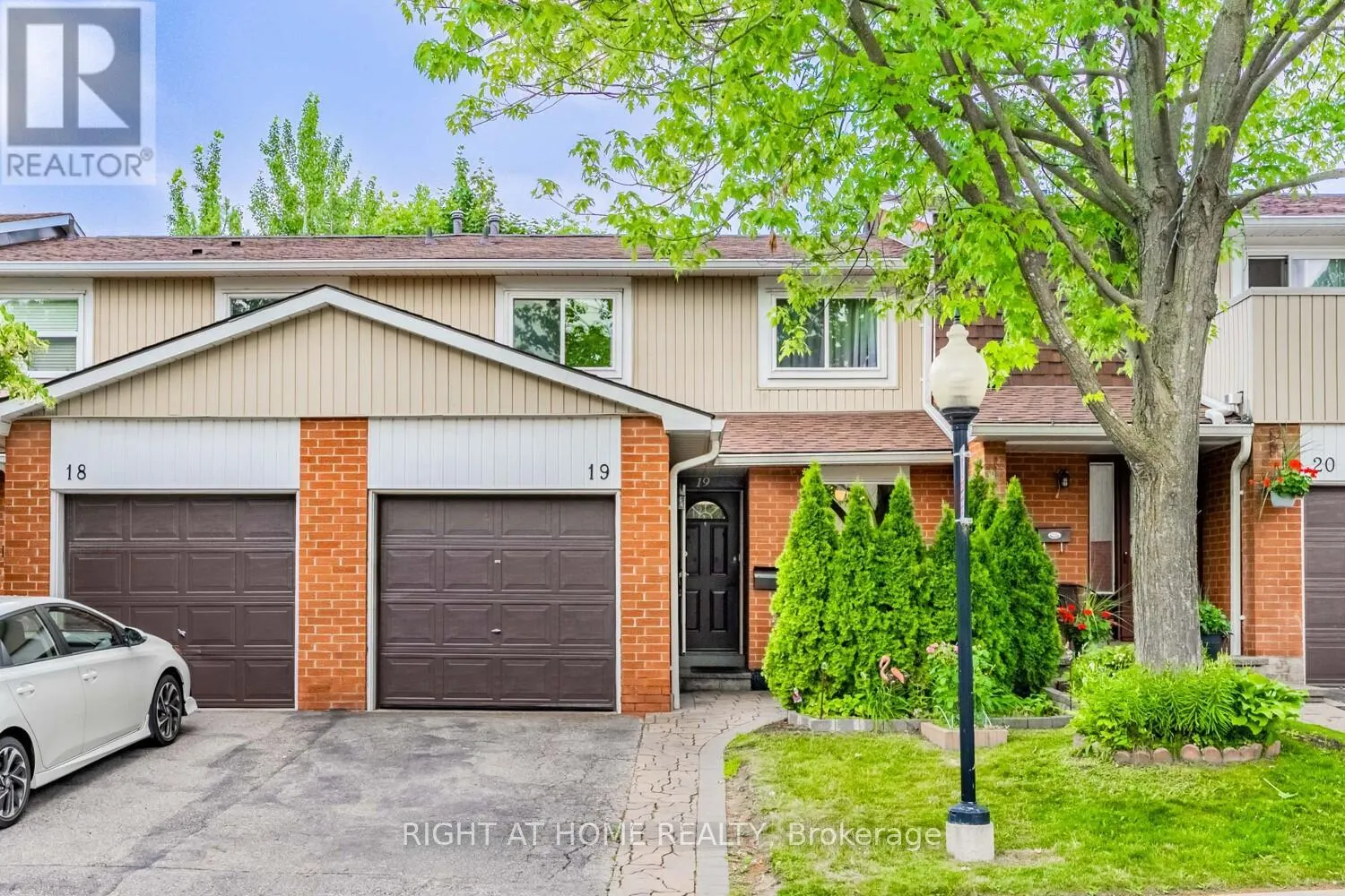 19 - 345 MEADOWS BOULEVARD W
