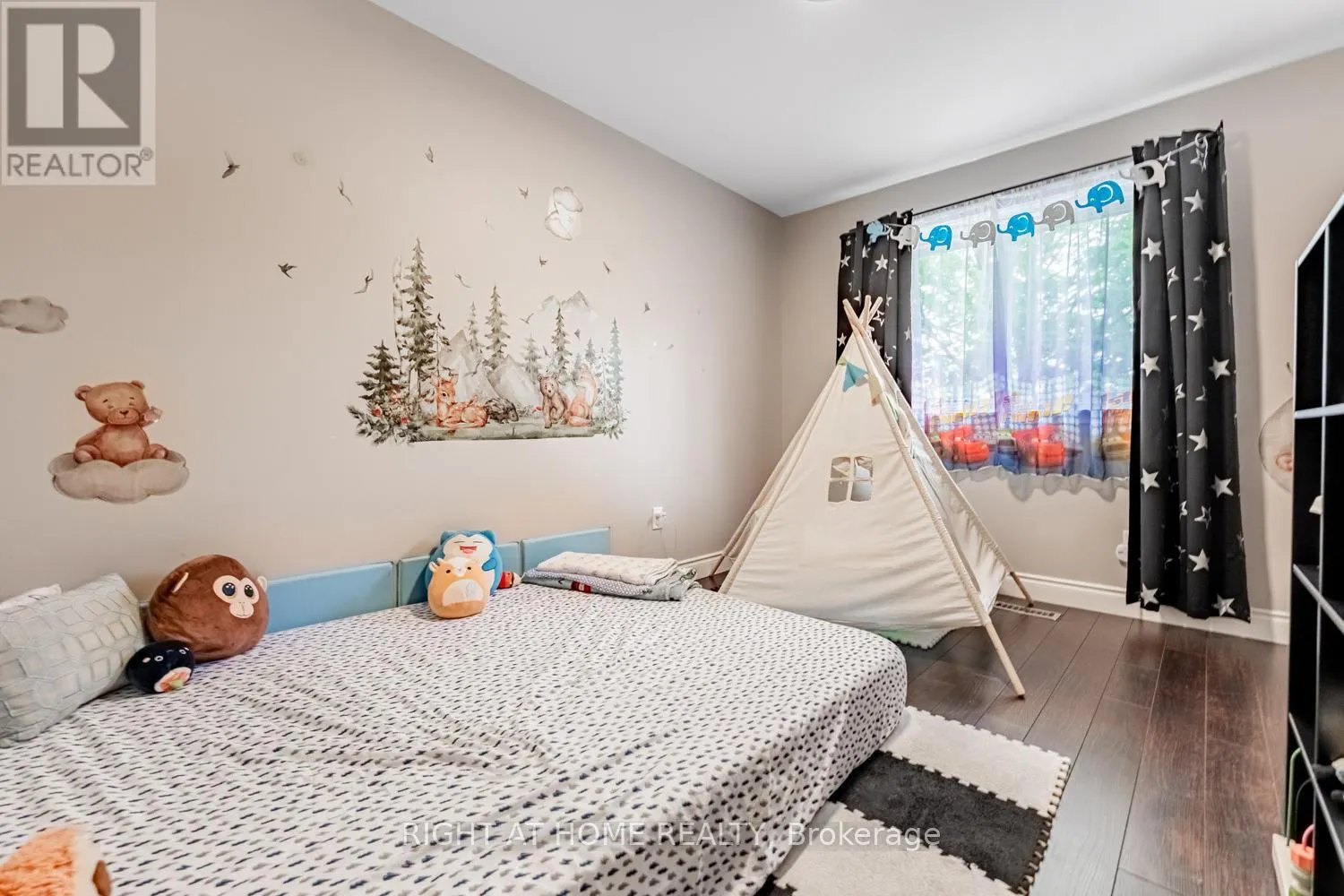 19 - 345 MEADOWS BOULEVARD W