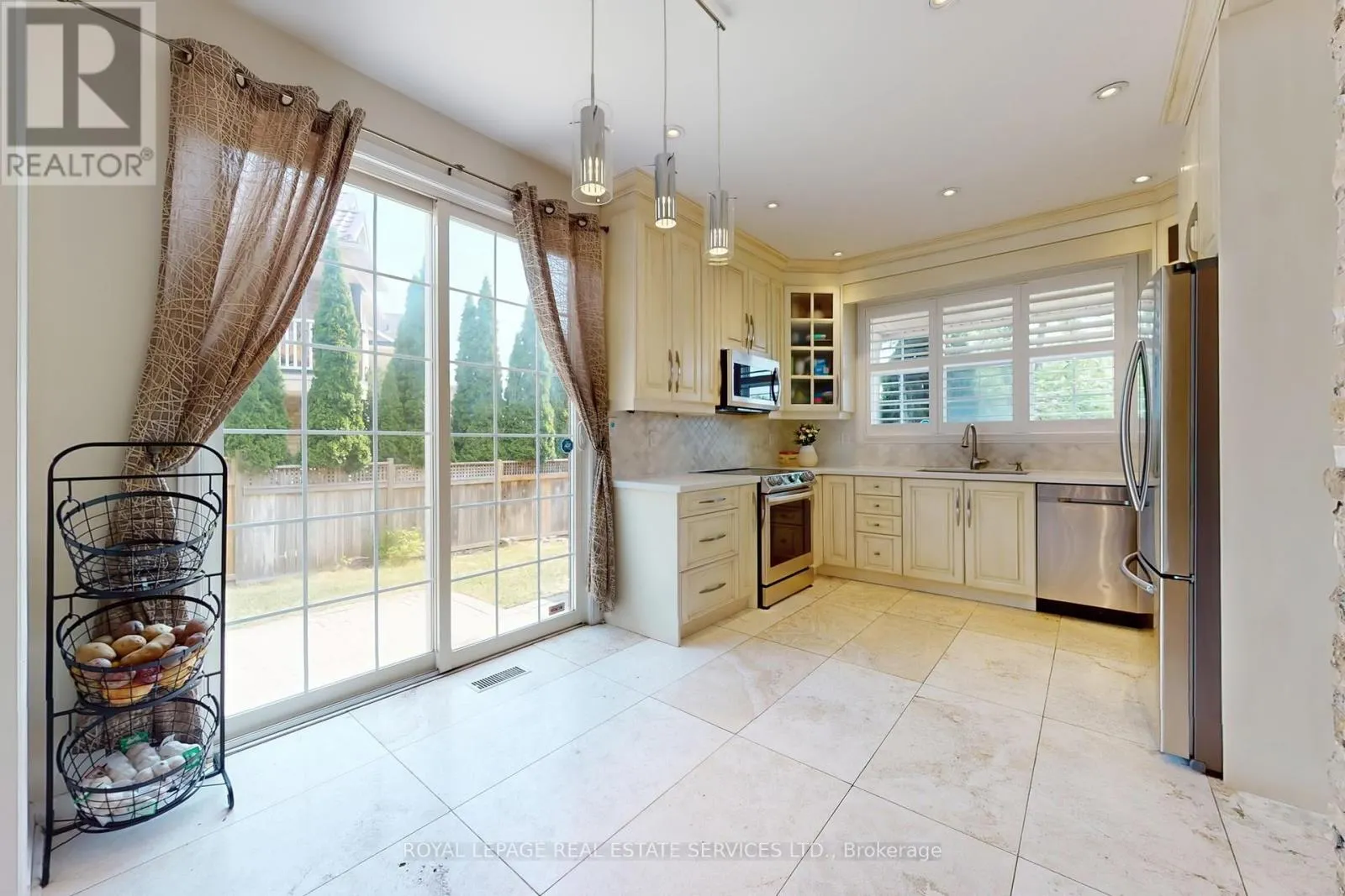 3909 MAYLA DRIVE