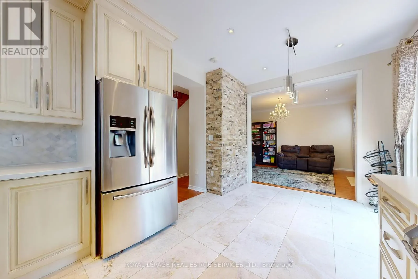 3909 MAYLA DRIVE