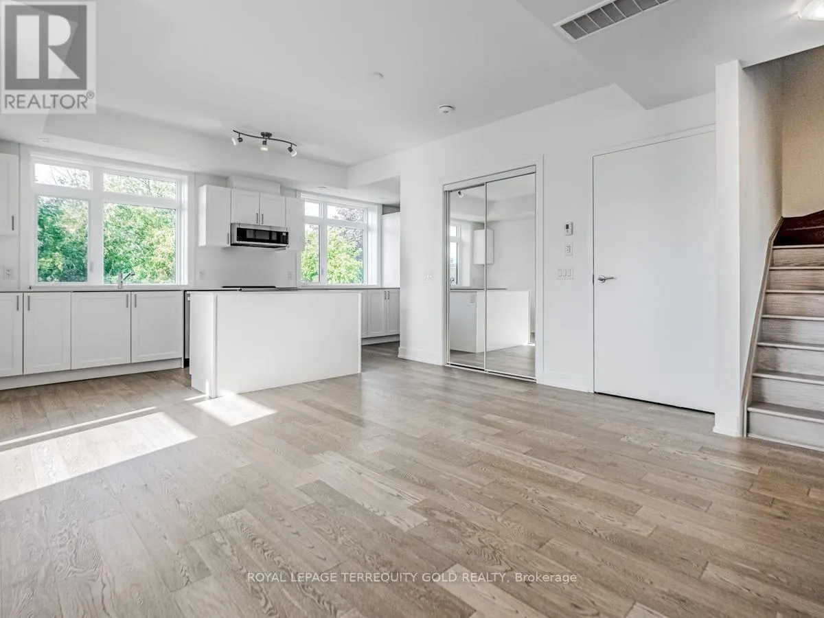 212 - 1085 DOUGLAS MCCURDY COMMON