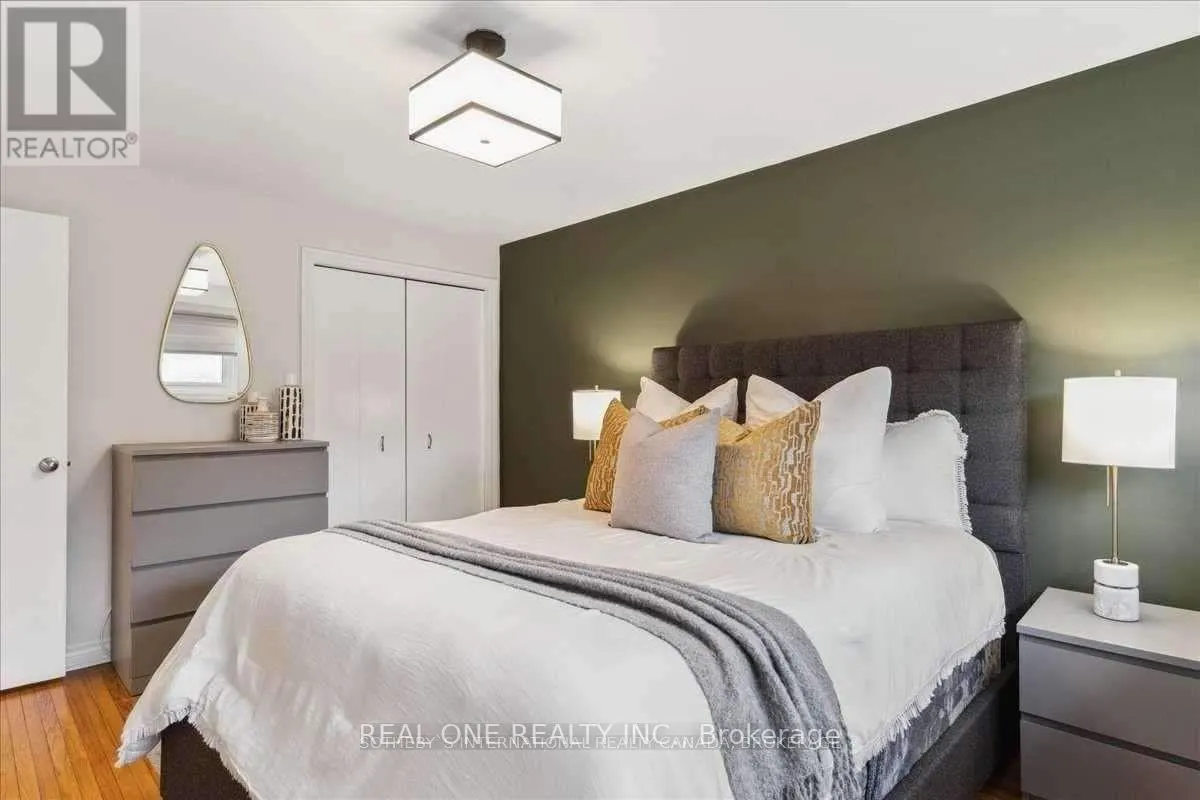 346 TRAFALGAR COURT