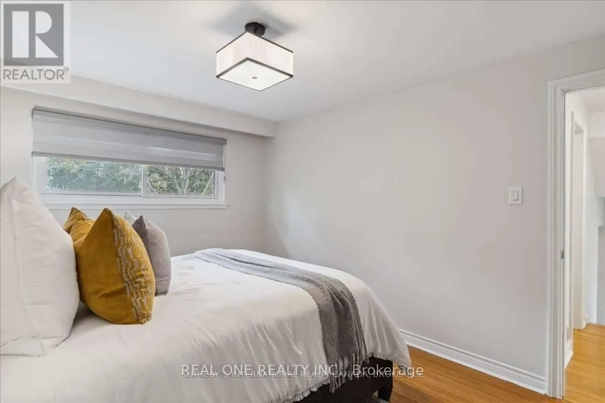 346 TRAFALGAR COURT