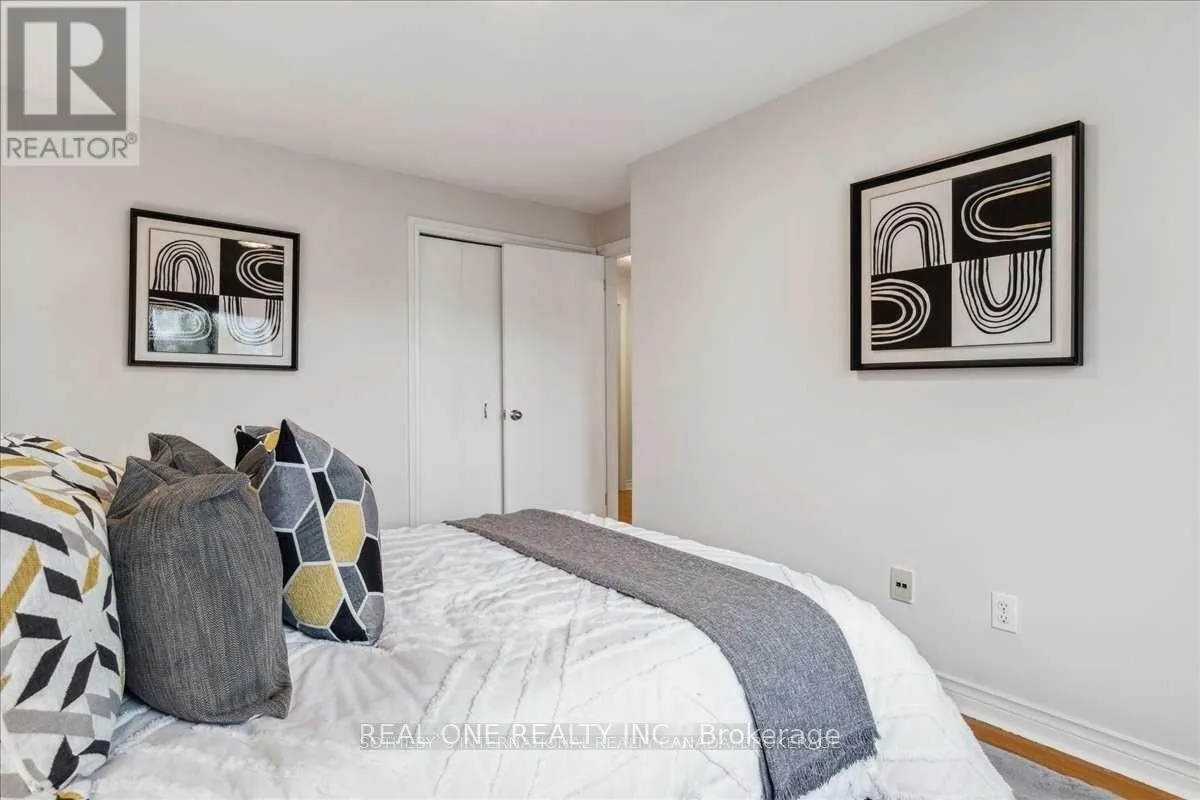 346 TRAFALGAR COURT
