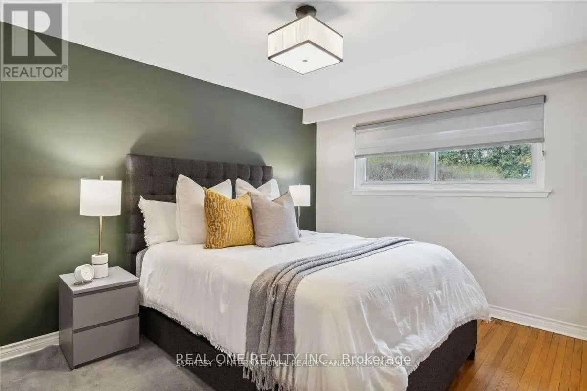 346 TRAFALGAR COURT