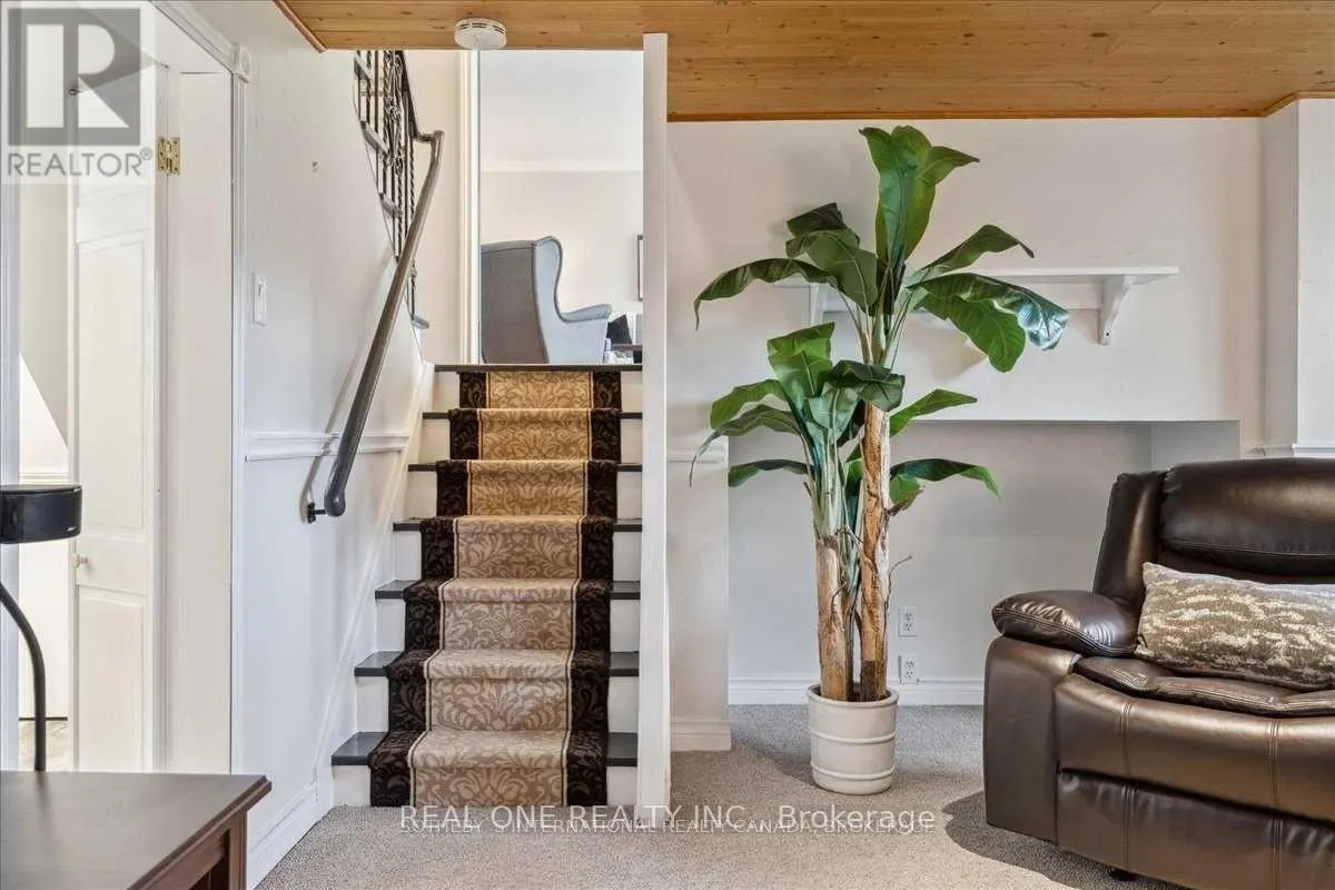 346 TRAFALGAR COURT