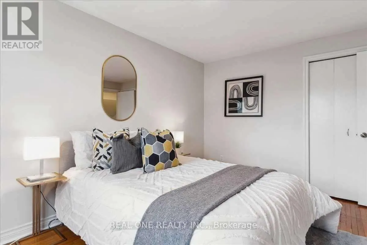 346 TRAFALGAR COURT