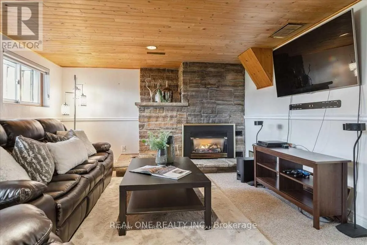 346 TRAFALGAR COURT