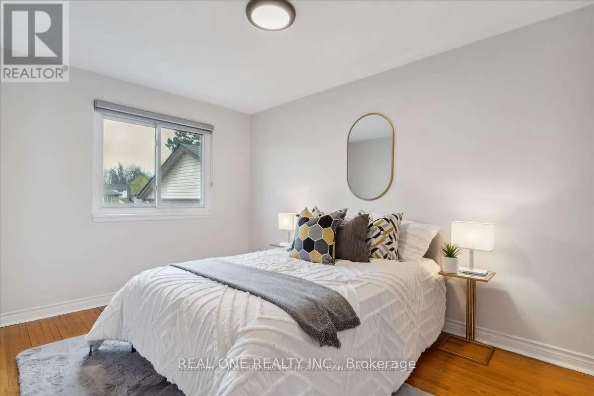 346 TRAFALGAR COURT