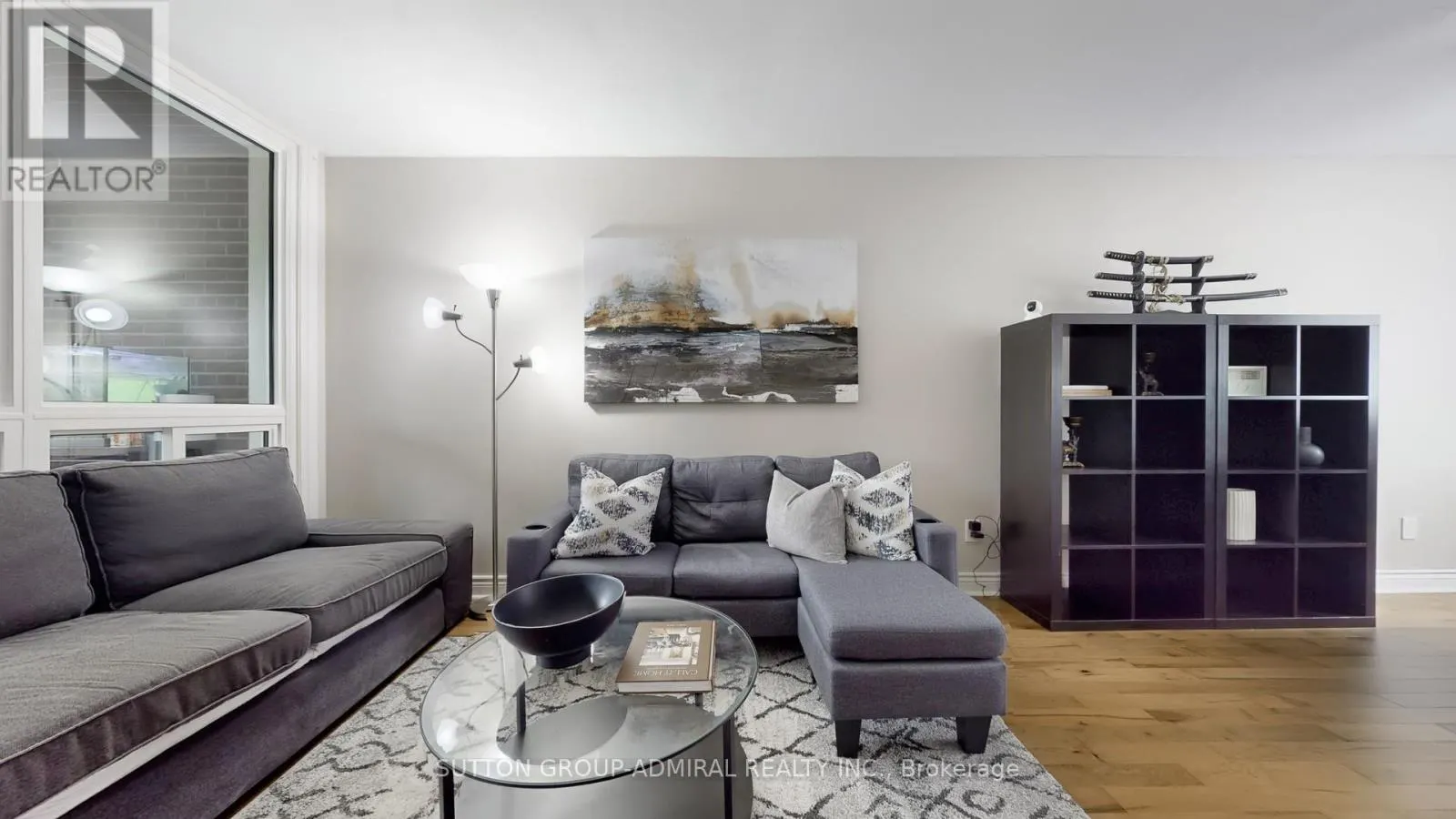 812 - 22 TANDRIDGE CRESCENT