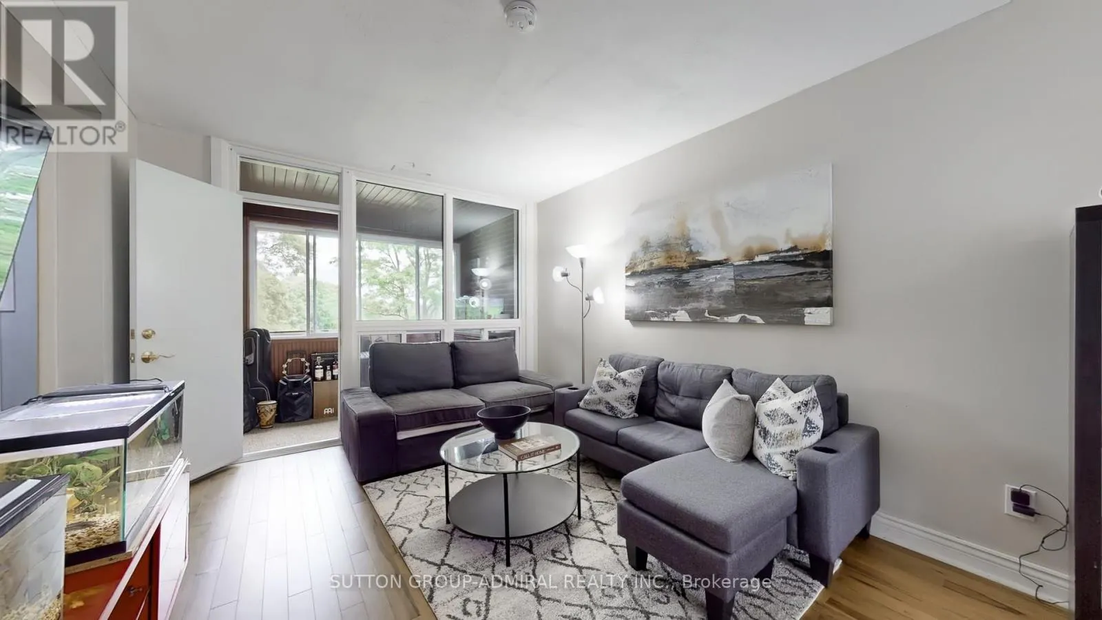 812 - 22 TANDRIDGE CRESCENT
