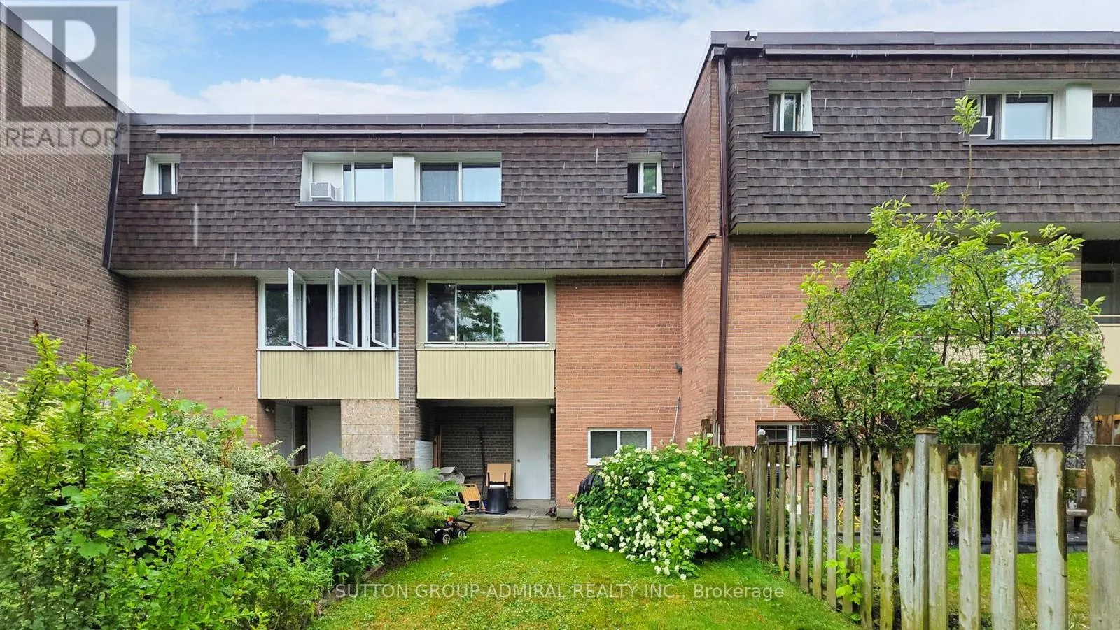 812 - 22 TANDRIDGE CRESCENT