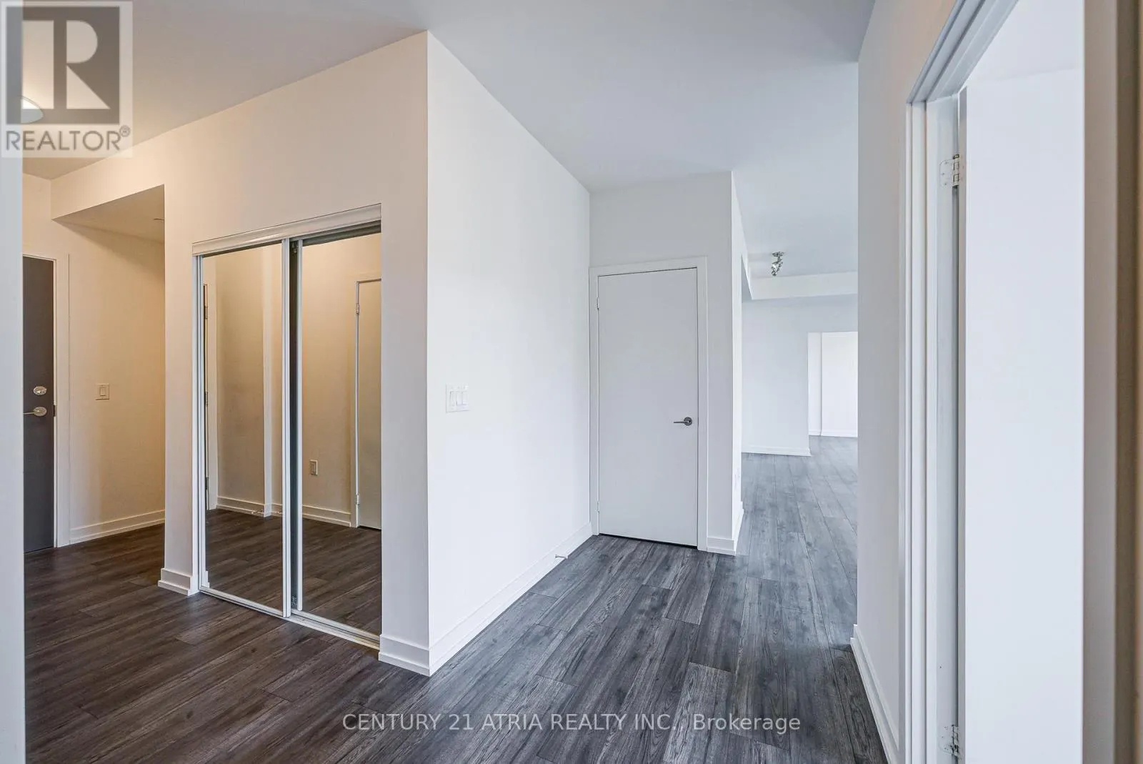 401 - 10 DE BOERS DRIVE