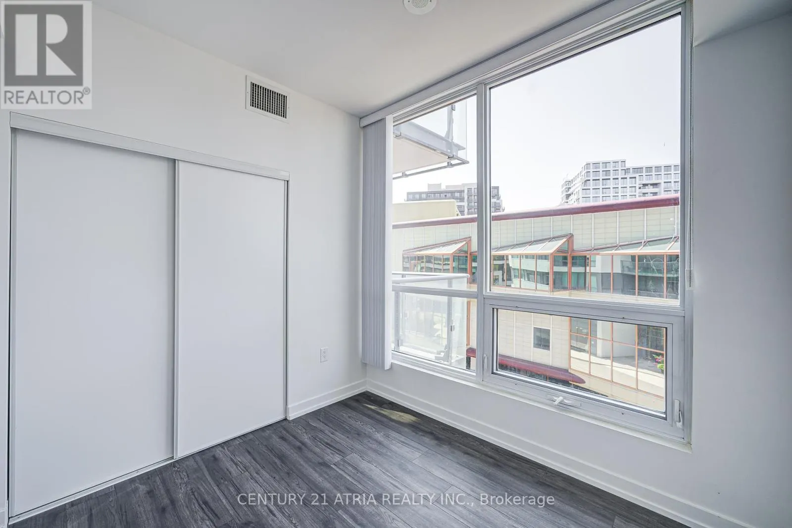 401 - 10 DE BOERS DRIVE