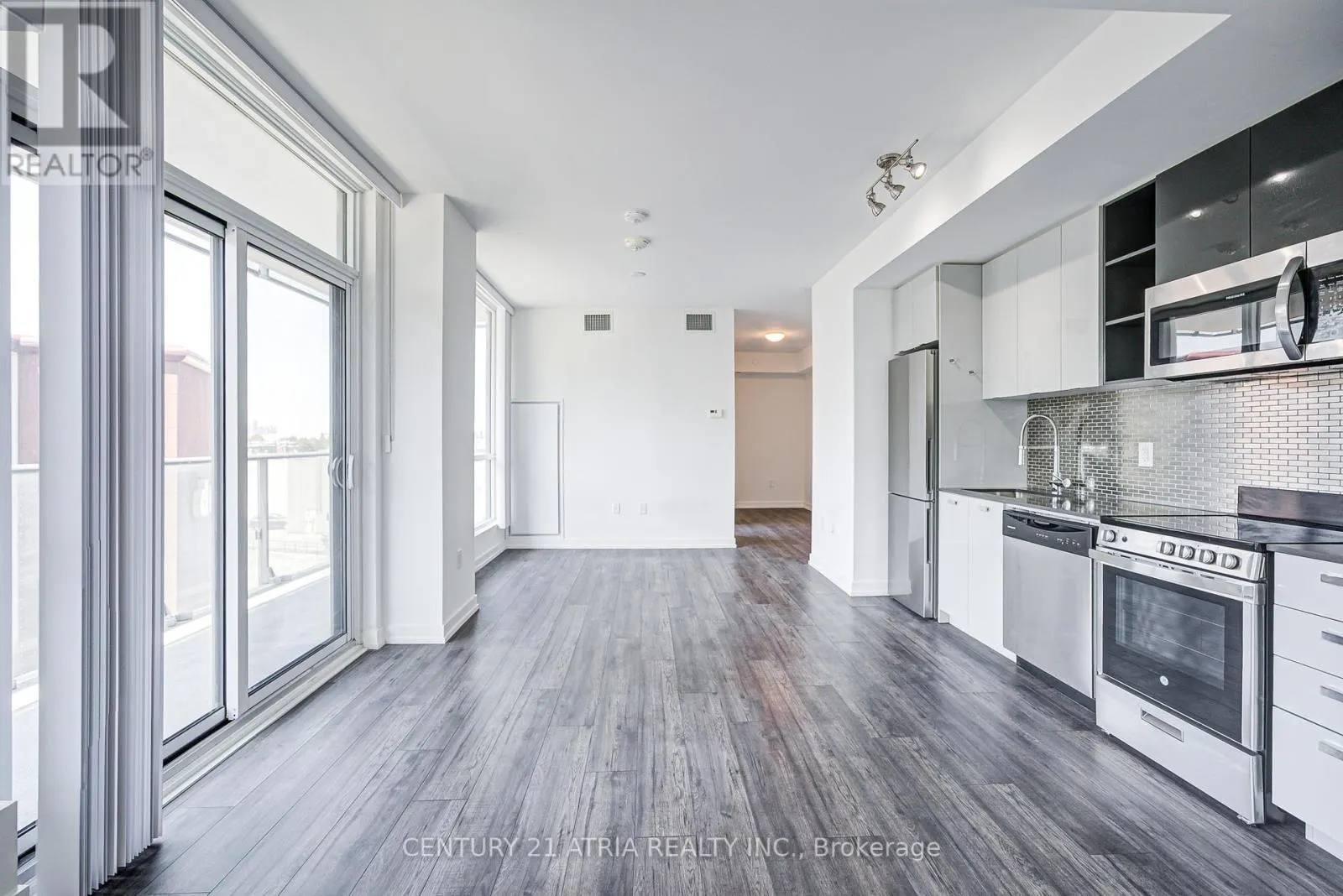 401 - 10 DE BOERS DRIVE