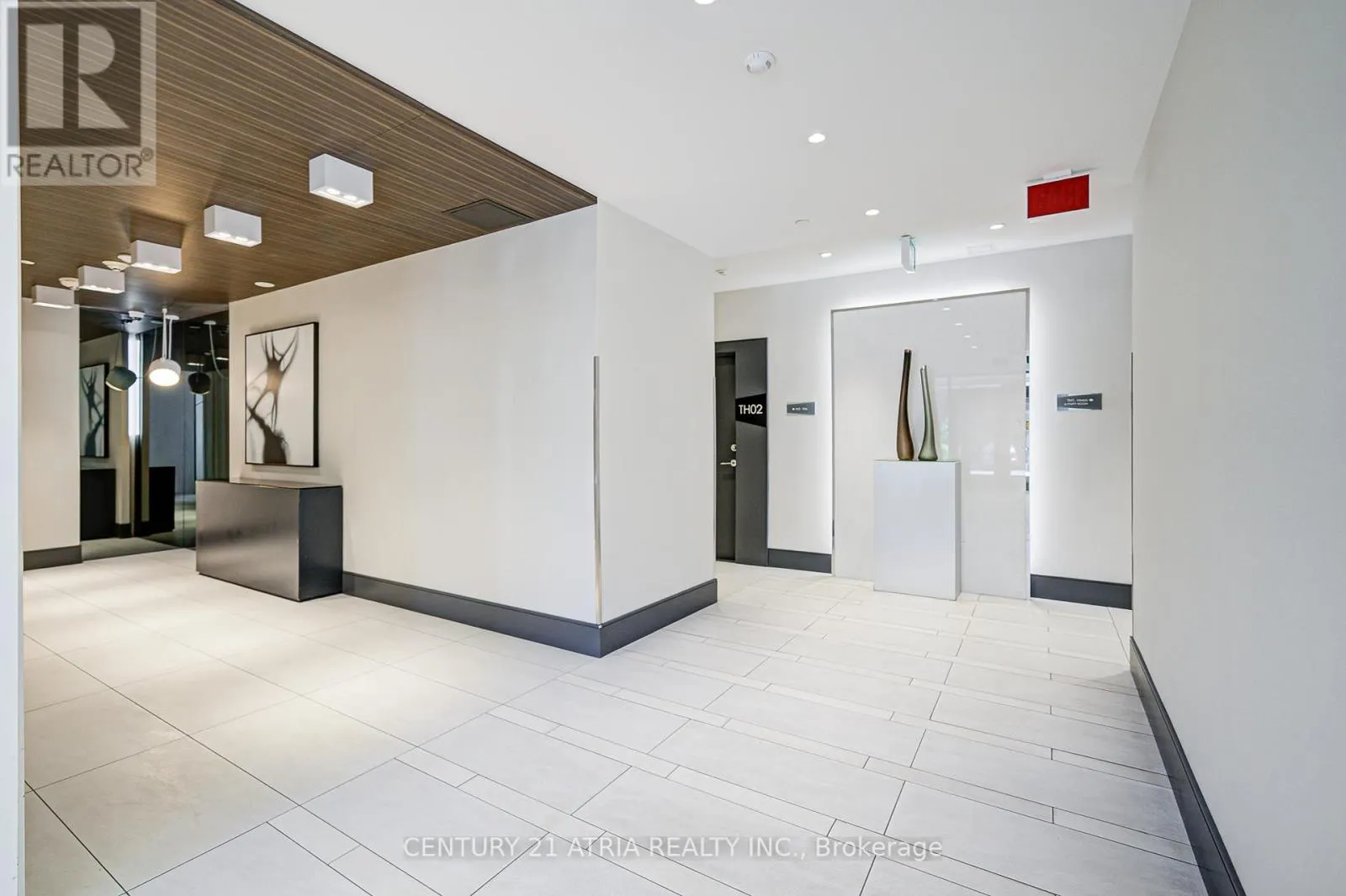 401 - 10 DE BOERS DRIVE