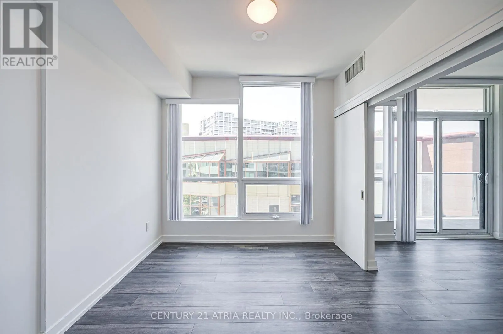 401 - 10 DE BOERS DRIVE