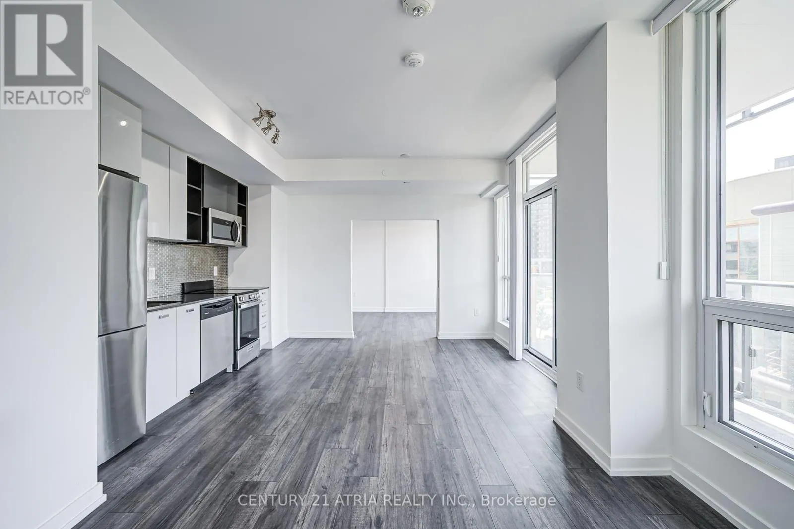 401 - 10 DE BOERS DRIVE