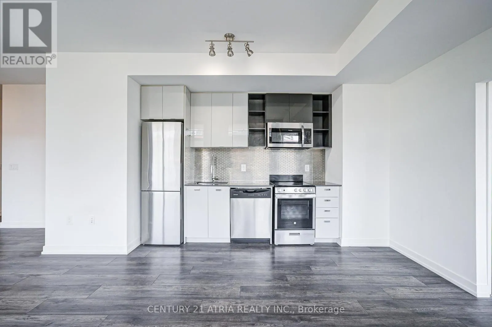 401 - 10 DE BOERS DRIVE
