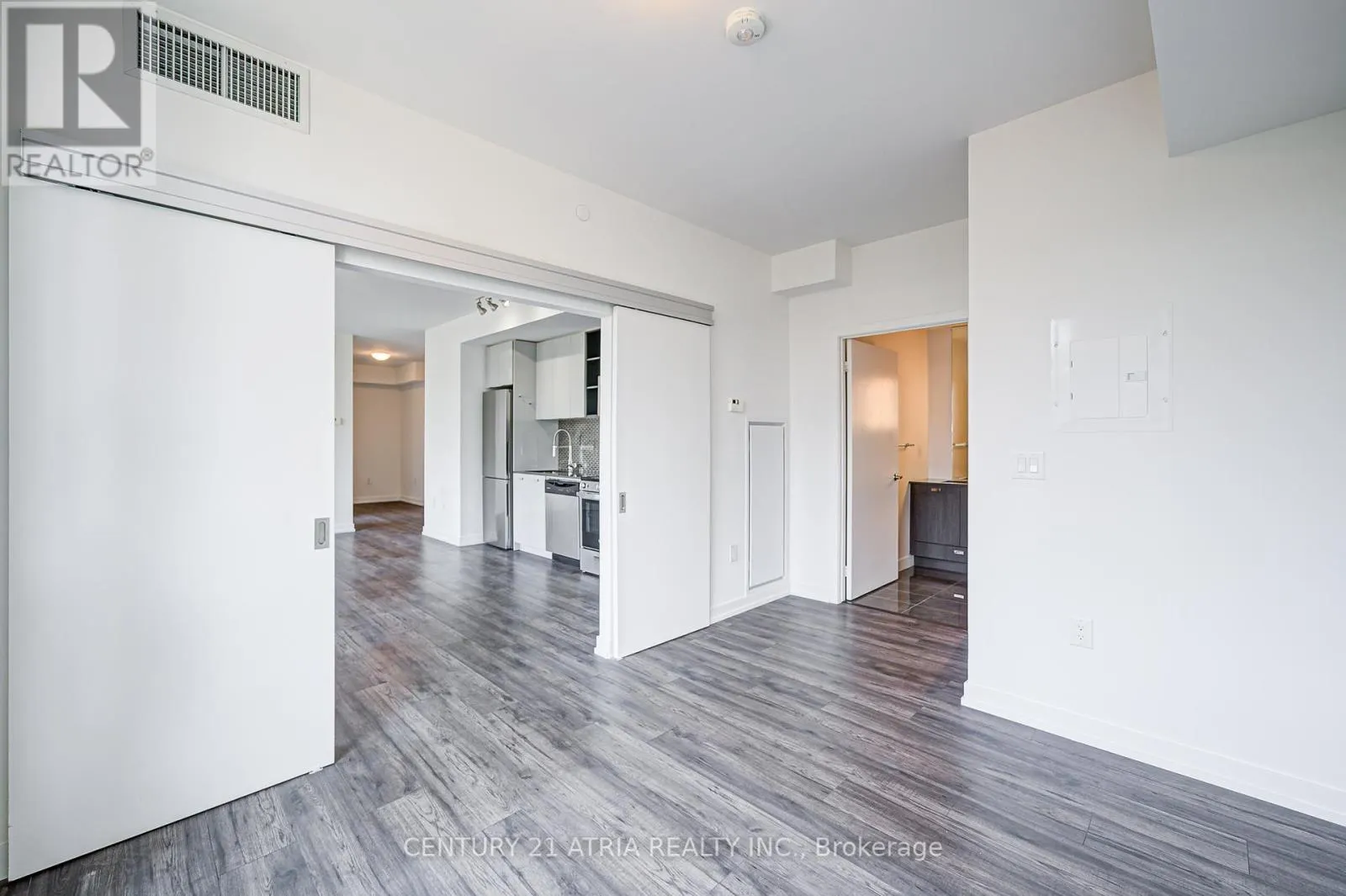 401 - 10 DE BOERS DRIVE