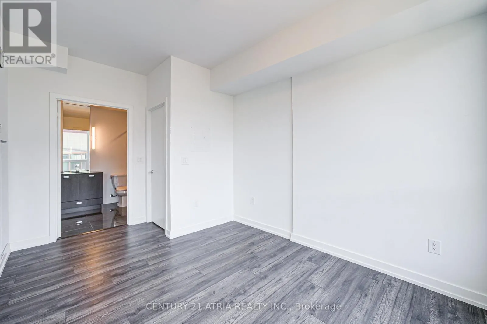 401 - 10 DE BOERS DRIVE